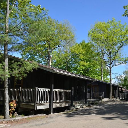 Log Cabin Inn Парри-Саунд Экстерьер фото